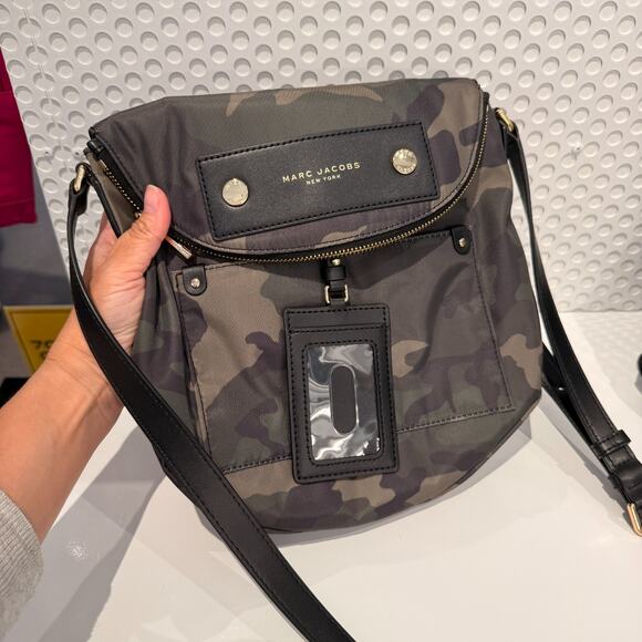 Best Price‼️Marc Jacobs Preppy Natasha Nylon Crossbody 4S5HSMS034H02 Unisex - Picture 1 of 14